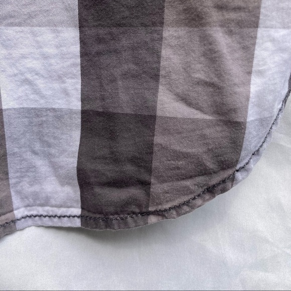 Express Button Down Black Gray and White Shirt, Size Medium. - Picture 9 of 12